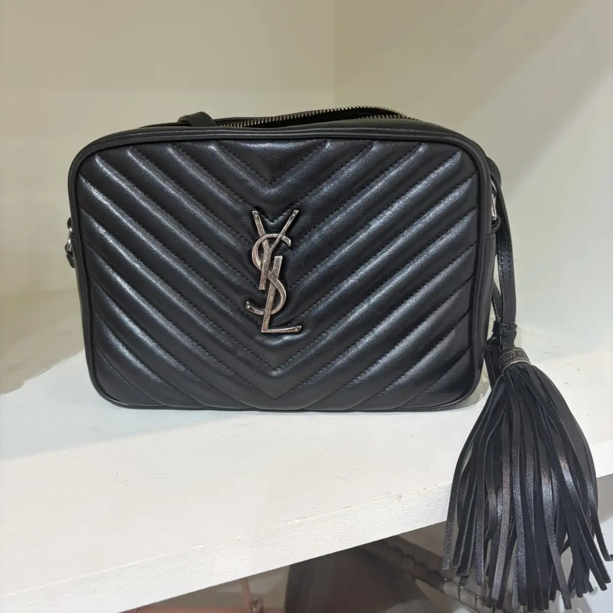 Sac bandoulière Yves Saint Laurent en cuir matelassé noir